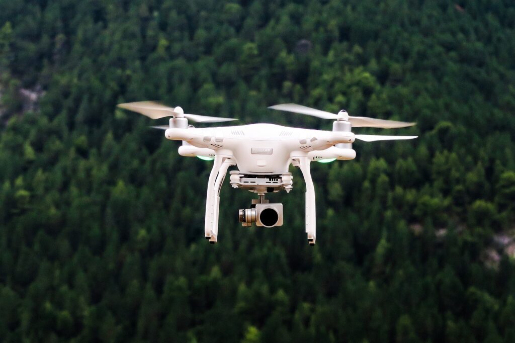 drone 1866742 1280 1024x682 - Einsatz von Drohnen in der Photovoltaik: Wie Luftaufnahmen die Inspektion und Wartung optimieren